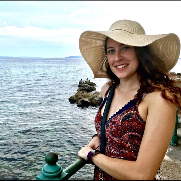 Meet your Posher, Annamarie - Picture 2 of 2